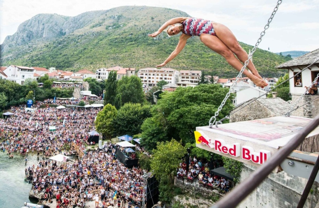 Red Bull Cliff Diving Mostar Danas prvi takmičarski skokovi Super Portal